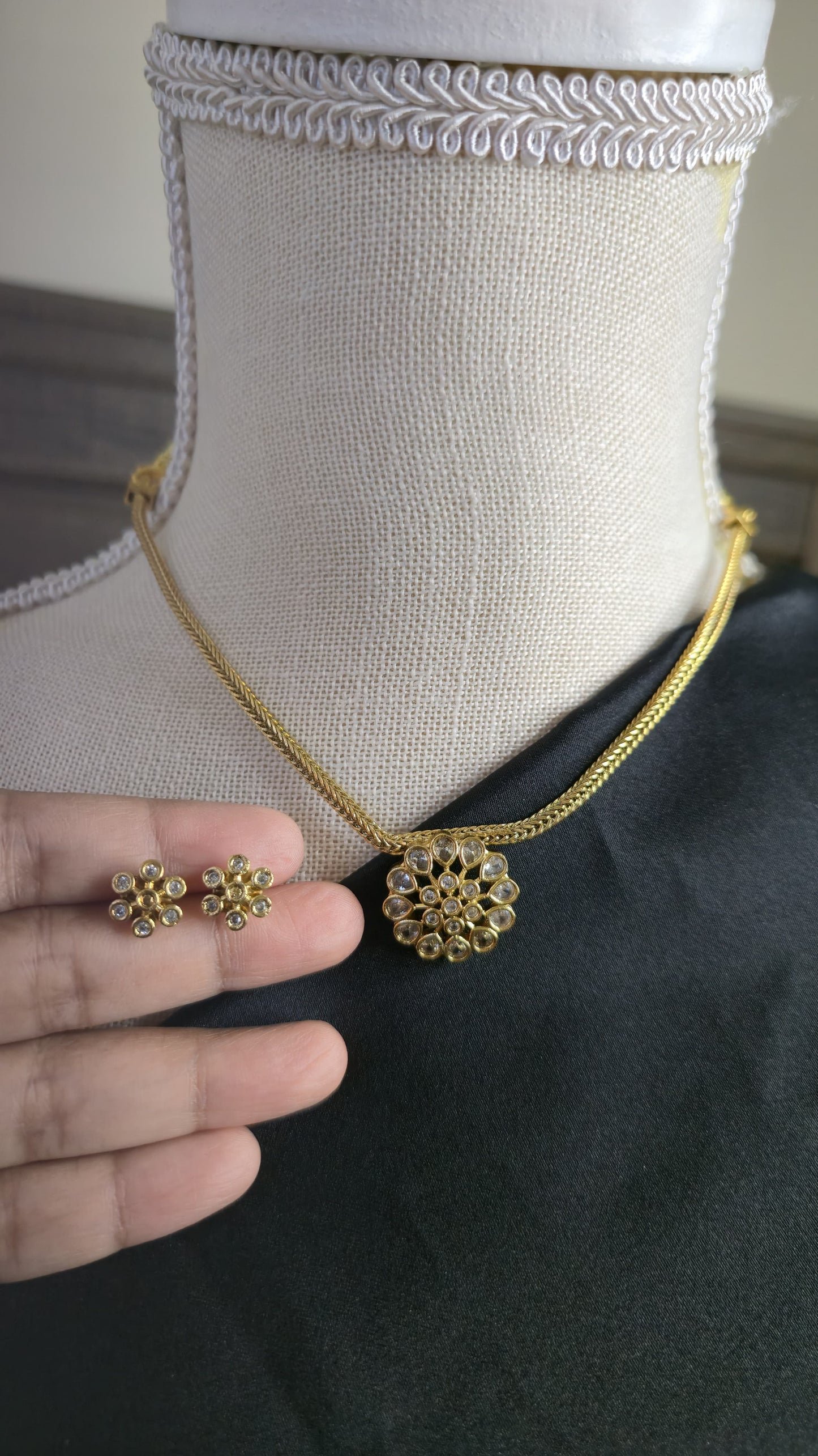 Thin Choker Gold finish matching studs Trendy Jewellery set